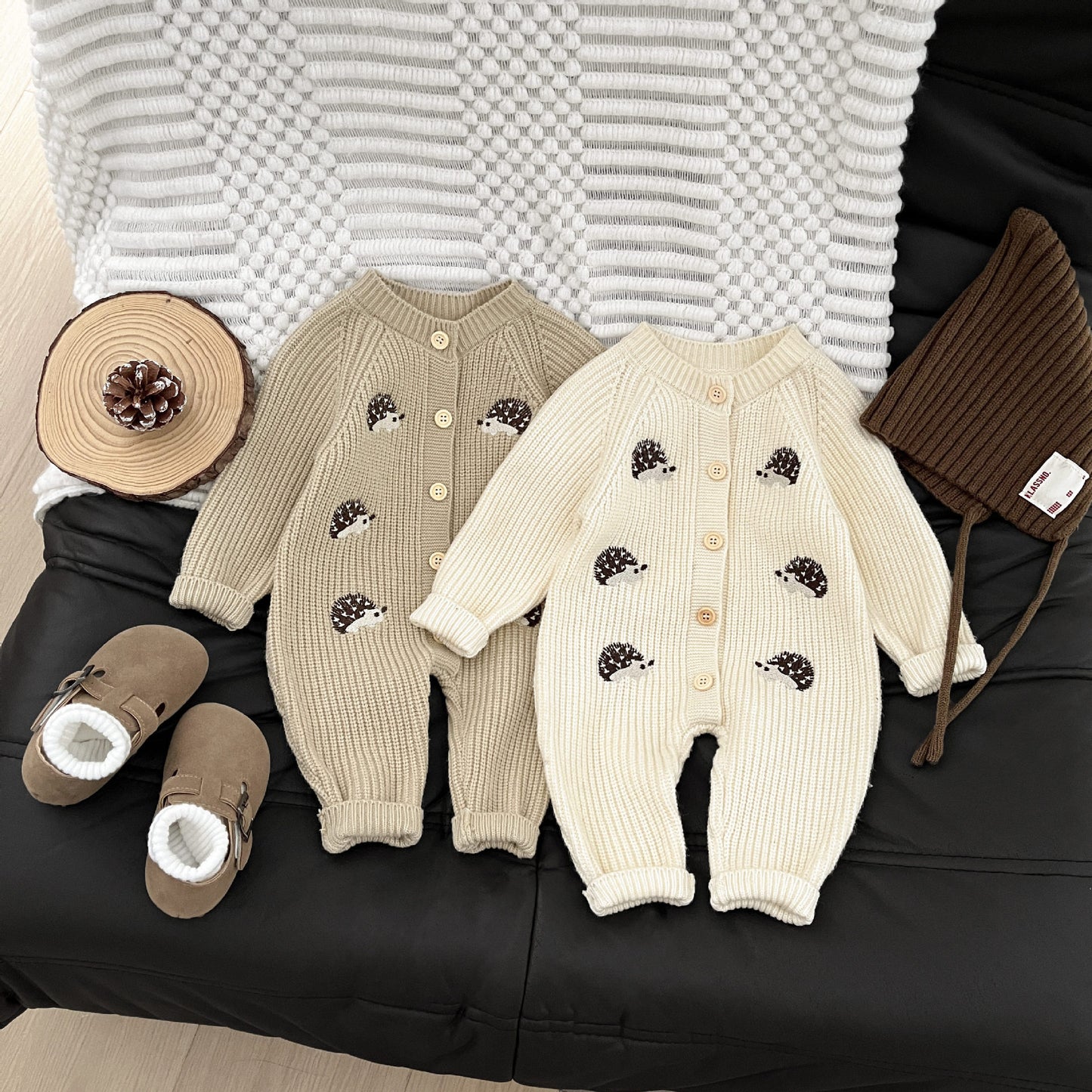 Barboteuse bébé tricotée Beige/Blanc avec bonnet