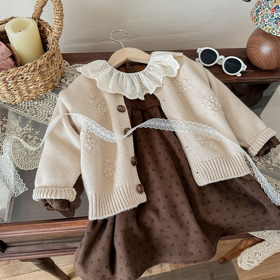 Ensemble robe rétro marron & cardigan tricoté beige