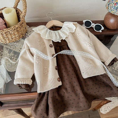 Ensemble robe rétro marron & cardigan tricoté beige