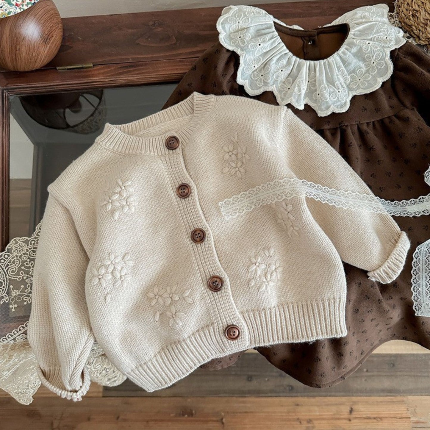 ensemble-fille-robe-marron-cardigan-beige-2