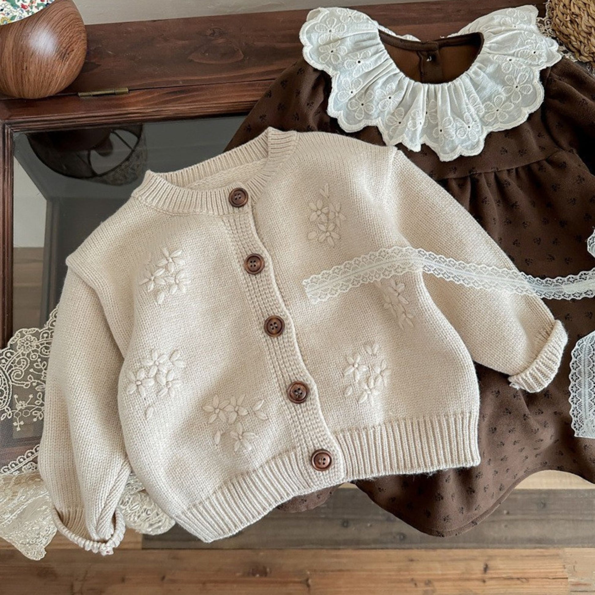 ensemble-fille-robe-marron-cardigan-beige-2