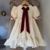 Robe élégante fille avec nœud rouge